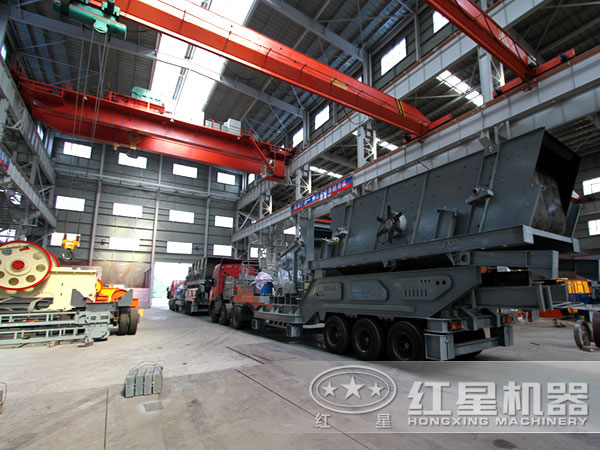 移動(dòng)式破碎機(jī)生產(chǎn)車間 移動(dòng)式破碎機(jī)生產(chǎn)車間