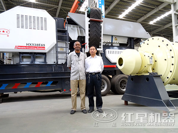 用戶所選購的移動(dòng)式破碎站 用戶所選購的移動(dòng)式破碎站