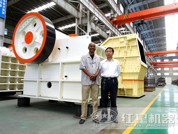 外商來破碎機(jī)廠家參觀 外商來破碎機(jī)廠家參觀