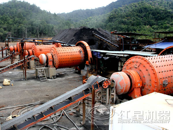 磨煤機(jī)工作現(xiàn)場 磨煤機(jī)工作現(xiàn)場