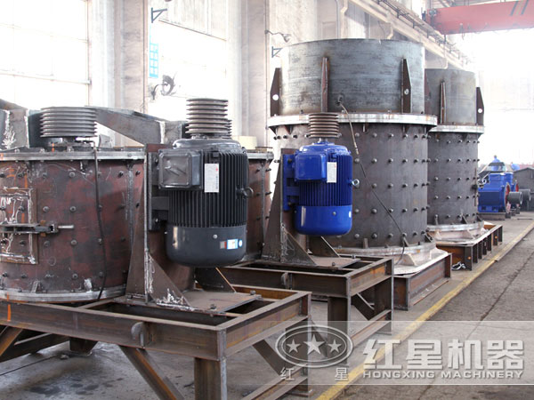 復(fù)合式破碎機(jī)生產(chǎn)車間 復(fù)合式破碎機(jī)生產(chǎn)車間