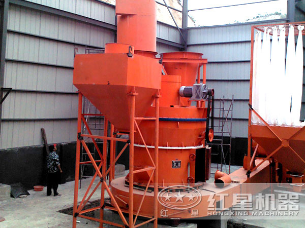 雷蒙磨粉機生產(chǎn)現(xiàn)場 雷蒙磨粉機生產(chǎn)現(xiàn)場