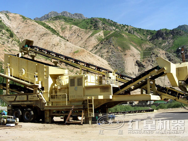 移動式破碎站生產(chǎn)現(xiàn)場 移動式破碎站生產(chǎn)現(xiàn)場