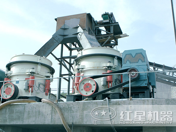 石料生產(chǎn)現(xiàn)場 石料生產(chǎn)現(xiàn)場