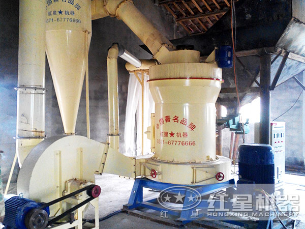 磨粉機工作現(xiàn)場 磨粉機工作現(xiàn)場