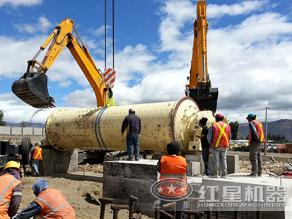 鉬礦選礦生產(chǎn)線上球磨機(jī)安裝 鉬礦選礦生產(chǎn)線上球磨機(jī)安裝