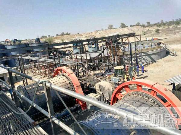 大型鉬礦選礦生產(chǎn)線現(xiàn)場(chǎng) 大型鉬礦選礦生產(chǎn)線現(xiàn)場(chǎng)