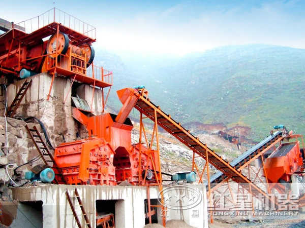 工作中的細(xì)碎機(jī) 工作中的細(xì)碎機(jī)