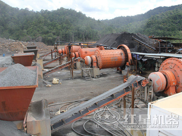 球磨機投產(chǎn)現(xiàn)場 球磨機投產(chǎn)現(xiàn)場