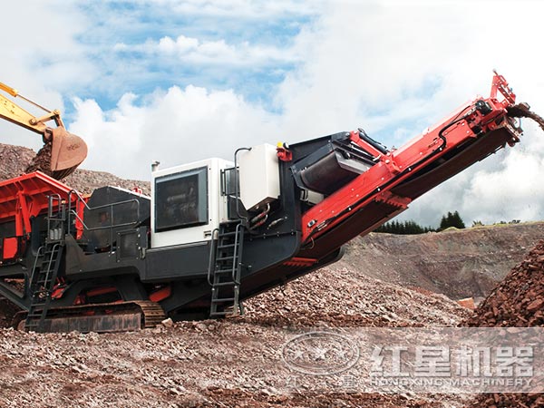 履帶式建筑垃圾粉碎機工作現(xiàn)場 履帶式建筑垃圾粉碎機工作現(xiàn)場