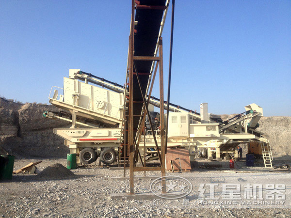 鵝卵石移動破碎現場 鵝卵石移動破碎現場