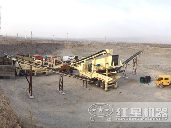 移動(dòng)式制砂機(jī)作業(yè)現(xiàn)場 移動(dòng)式制砂機(jī)作業(yè)現(xiàn)場