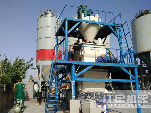 干粉砂漿生產(chǎn)現(xiàn)場 干粉砂漿生產(chǎn)現(xiàn)場