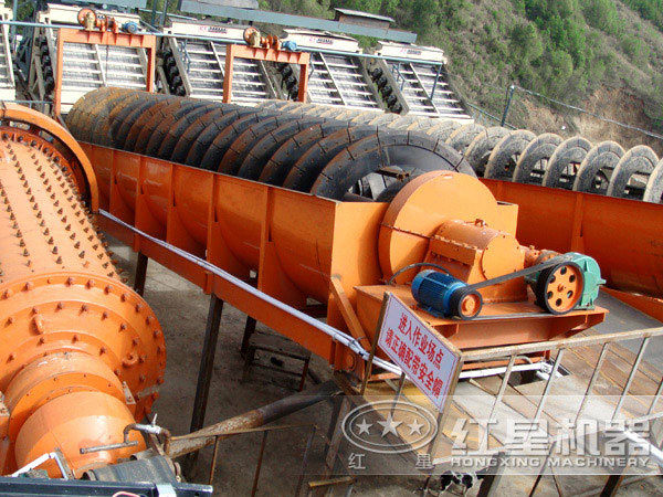 螺旋分級(jí)機(jī)工作現(xiàn)場(chǎng) 螺旋分級(jí)機(jī)工作現(xiàn)場(chǎng)