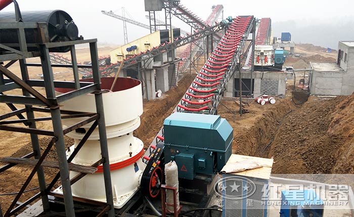 單缸液壓圓錐破碎機工作現場