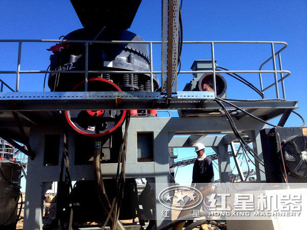 復(fù)合圓錐破工作現(xiàn)場(chǎng) 復(fù)合圓錐破工作現(xiàn)場(chǎng)