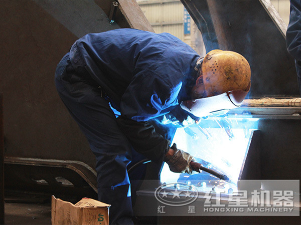 汽車車載移動碎石機生產(chǎn)廠家 汽車車載移動碎石機生產(chǎn)廠家