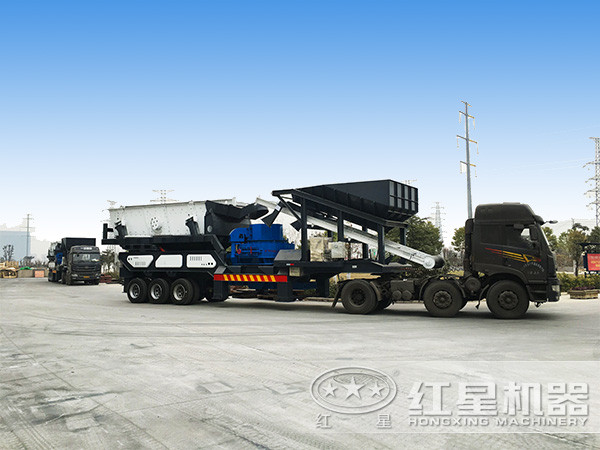 移動(dòng)制砂機(jī)發(fā)貨現(xiàn)場(chǎng) 移動(dòng)制砂機(jī)發(fā)貨現(xiàn)場(chǎng)