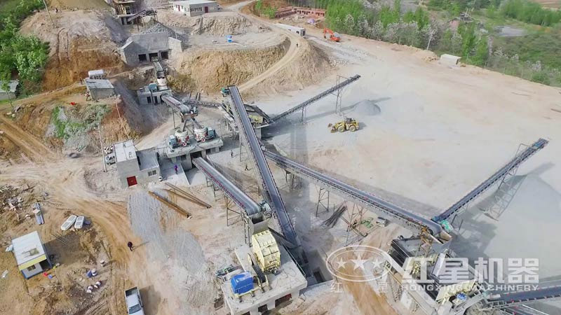 時產(chǎn)100噸圓錐破碎機生產(chǎn)現(xiàn)場 時產(chǎn)100噸圓錐破碎機生產(chǎn)現(xiàn)場