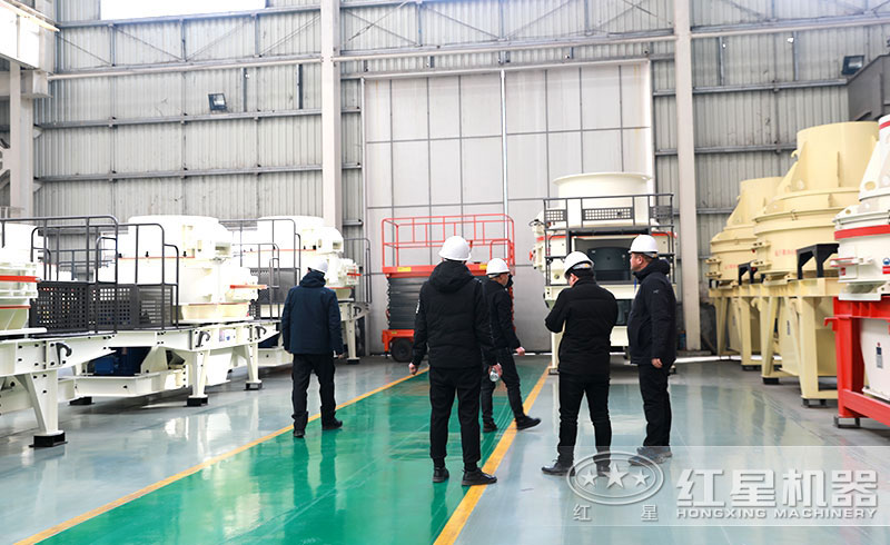 客戶(hù)來(lái)廠考察制砂機(jī)設(shè)備 客戶(hù)來(lái)廠考察制砂機(jī)設(shè)備