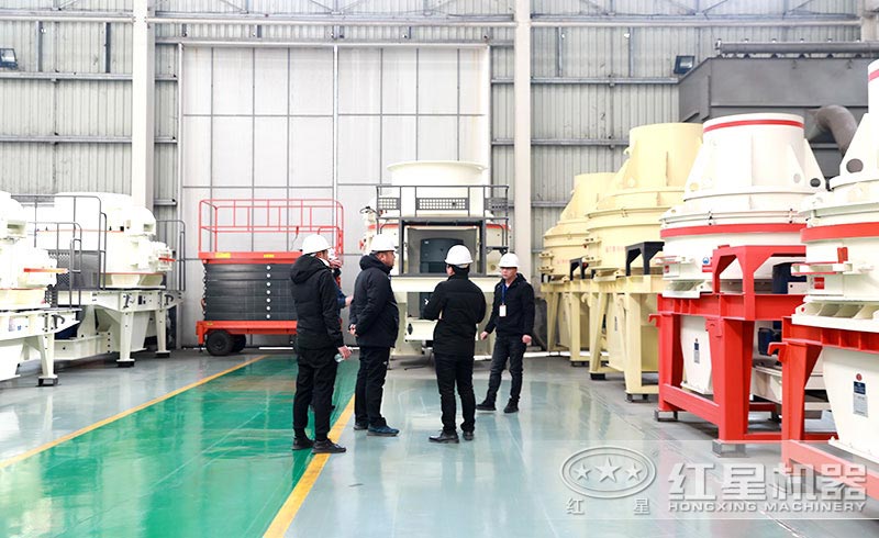 用戶來廠考察制砂機設(shè)備 用戶來廠考察制砂機設(shè)備