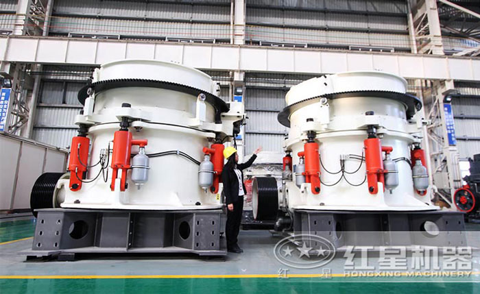 時產(chǎn)600噸多缸液壓圓錐破碎機(jī) 時產(chǎn)600噸多缸液壓圓錐破碎機(jī)