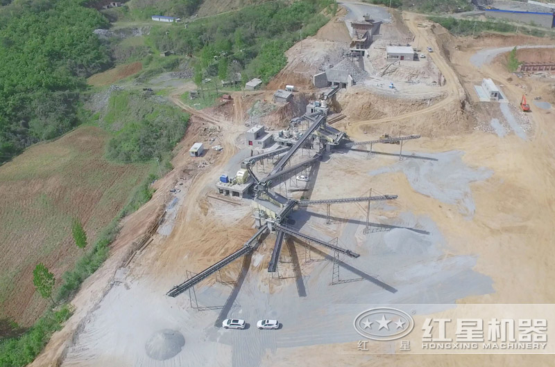 風(fēng)化砂制砂現(xiàn)場(chǎng)實(shí)拍 風(fēng)化砂制砂現(xiàn)場(chǎng)實(shí)拍