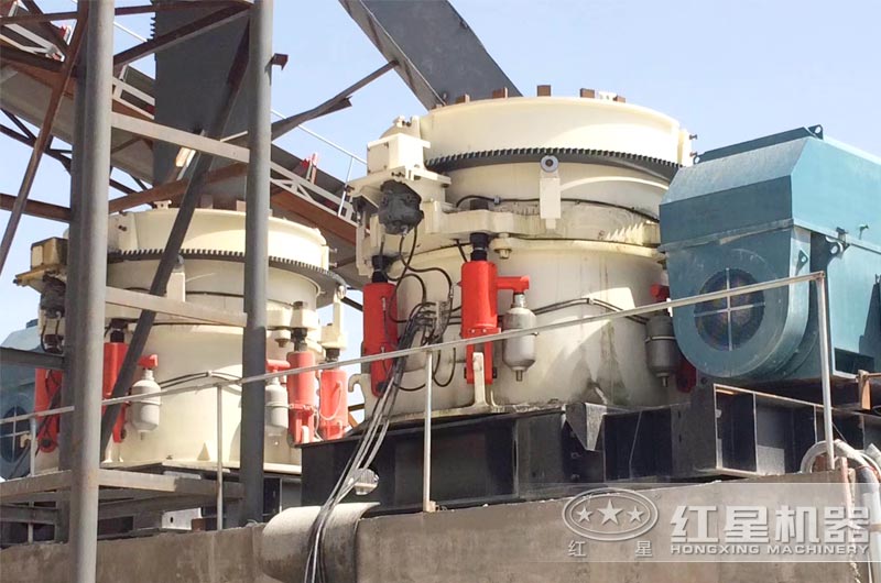 圓錐破碎機(jī)現(xiàn)場(chǎng) 圓錐破碎機(jī)現(xiàn)場(chǎng)