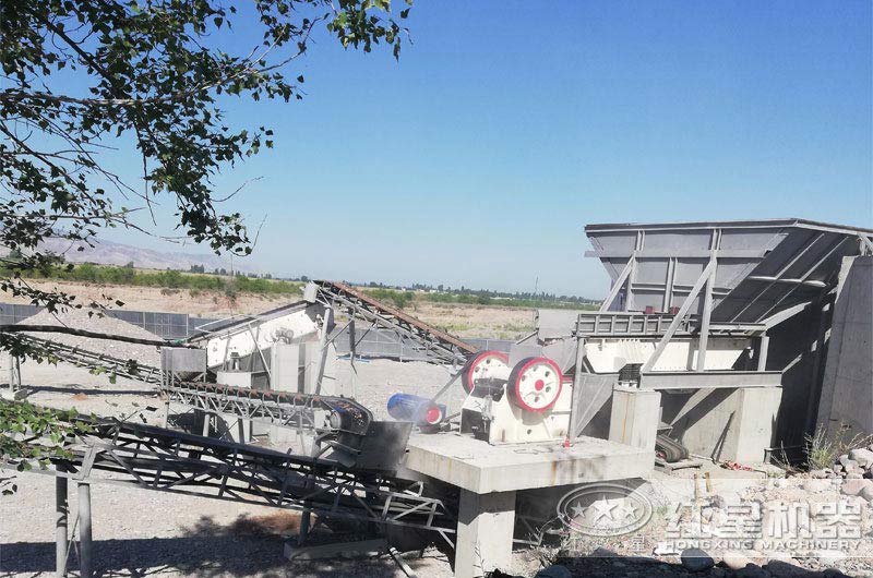 石料加工現(xiàn)場(chǎng) 石料加工現(xiàn)場(chǎng)