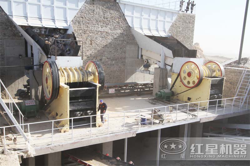 碎石機(jī)工作現(xiàn)場實(shí)拍 碎石機(jī)工作現(xiàn)場實(shí)拍