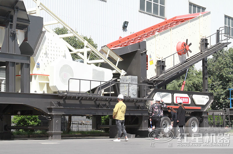 用戶來廠考察移動(dòng)式制砂機(jī) 用戶來廠考察移動(dòng)式制砂機(jī)