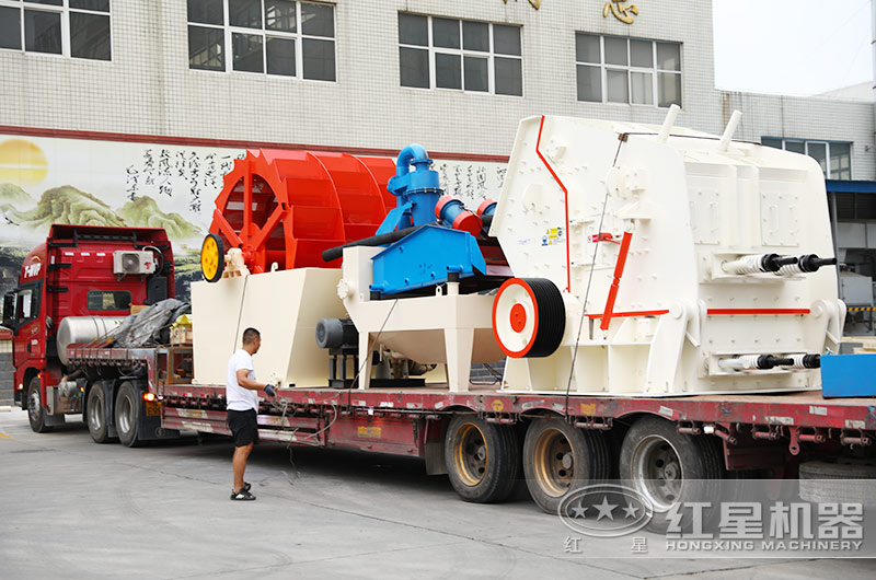 司機(jī)師傅打包洗砂機(jī)、細(xì)沙回收一體機(jī)準(zhǔn)備發(fā)往安徽現(xiàn)場