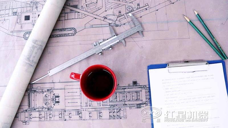 紅星技術(shù)師在為用戶設(shè)計石灰?guī)r礦開采方案 紅星技術(shù)師在為用戶設(shè)計石灰?guī)r礦開采方案