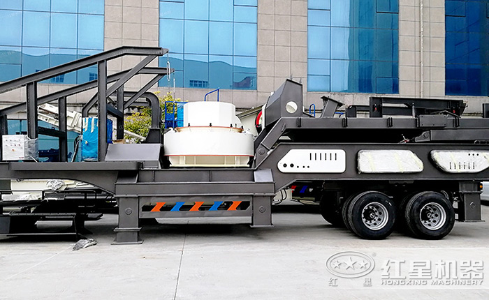 輪胎移動(dòng)鵝卵石制沙機(jī)設(shè)備實(shí)景 輪胎移動(dòng)鵝卵石制沙機(jī)設(shè)備實(shí)景