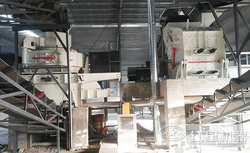 客戶來廠咨詢：想購(gòu)買日產(chǎn)1000噸的制砂機(jī)，有推薦的型號(hào)嗎？