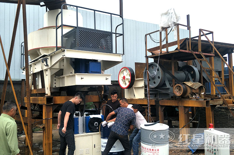 玄武巖制砂生產(chǎn)現(xiàn)場(chǎng) 玄武巖制砂生產(chǎn)現(xiàn)場(chǎng)