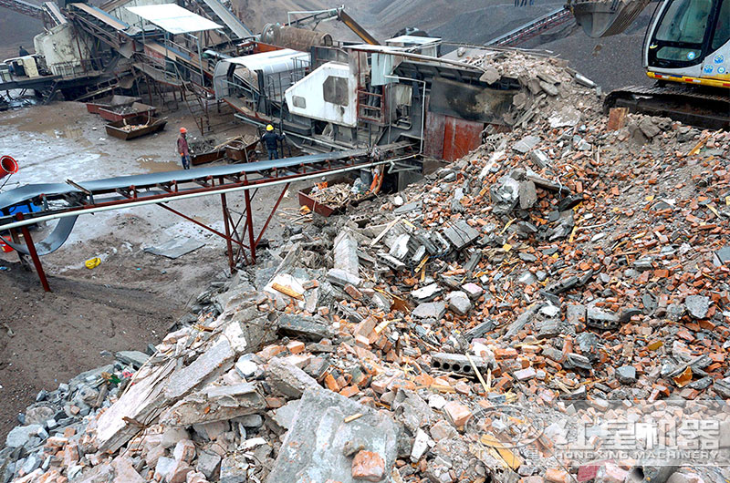混凝土破碎生產(chǎn)現(xiàn)場 混凝土破碎生產(chǎn)現(xiàn)場