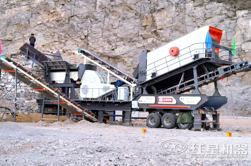 移動重錘式破碎機(jī)碎混凝土現(xiàn)場 移動重錘式破碎機(jī)碎混凝土現(xiàn)場