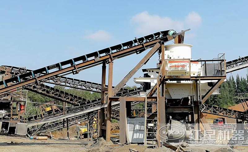 客戶來廠咨詢：想購(gòu)買日產(chǎn)1000噸的制砂機(jī)，有推薦的型號(hào)嗎？