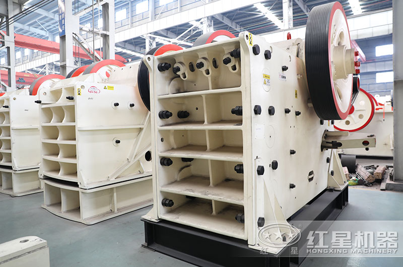 顎式石塊粉碎機(jī)圖片 顎式石塊粉碎機(jī)圖片