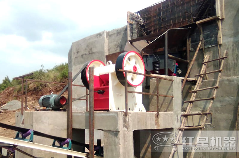 小型碎石機(jī)器工作現(xiàn)場圖片 小型碎石機(jī)器工作現(xiàn)場圖片