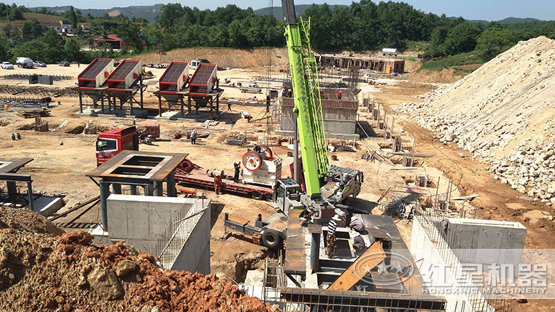 石料廠成套設(shè)備客戶(hù)安裝現(xiàn)場(chǎng) 石料廠成套設(shè)備客戶(hù)安裝現(xiàn)場(chǎng)