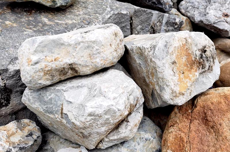 青石硬度較小、制砂難度小