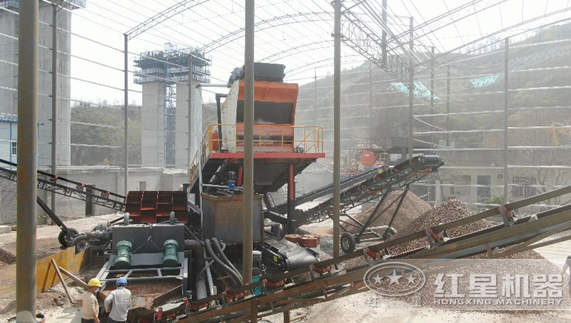 生產(chǎn)機(jī)制砂作業(yè)現(xiàn)場 生產(chǎn)機(jī)制砂作業(yè)現(xiàn)場